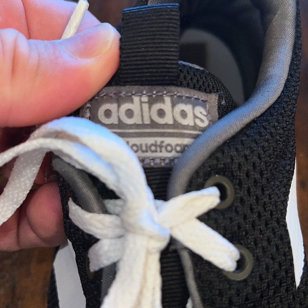 Adidas men’s size 10 black and white sneakers - Picture 10 of 11